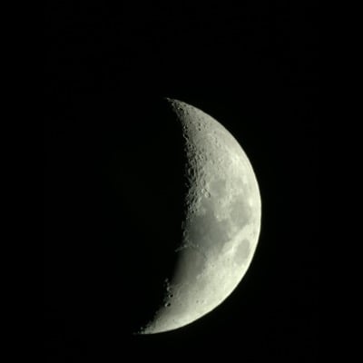 Moon by Hugo Caerols, OAUAI. Settings: Taken through telescope