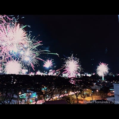 Fireworks by Daniel Fernandez. Settings: Light Trails mode